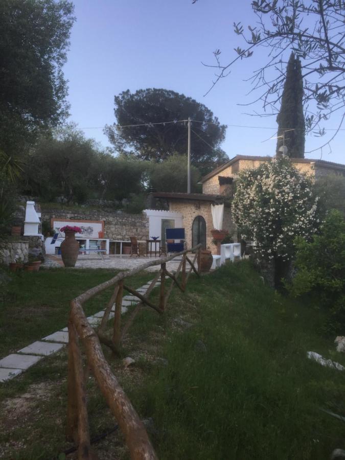B&B H.M. Sonnino Bagian luar foto