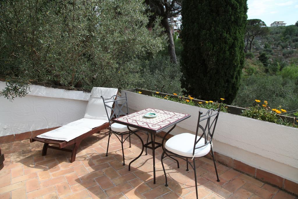 B&B H.M. Sonnino Bagian luar foto