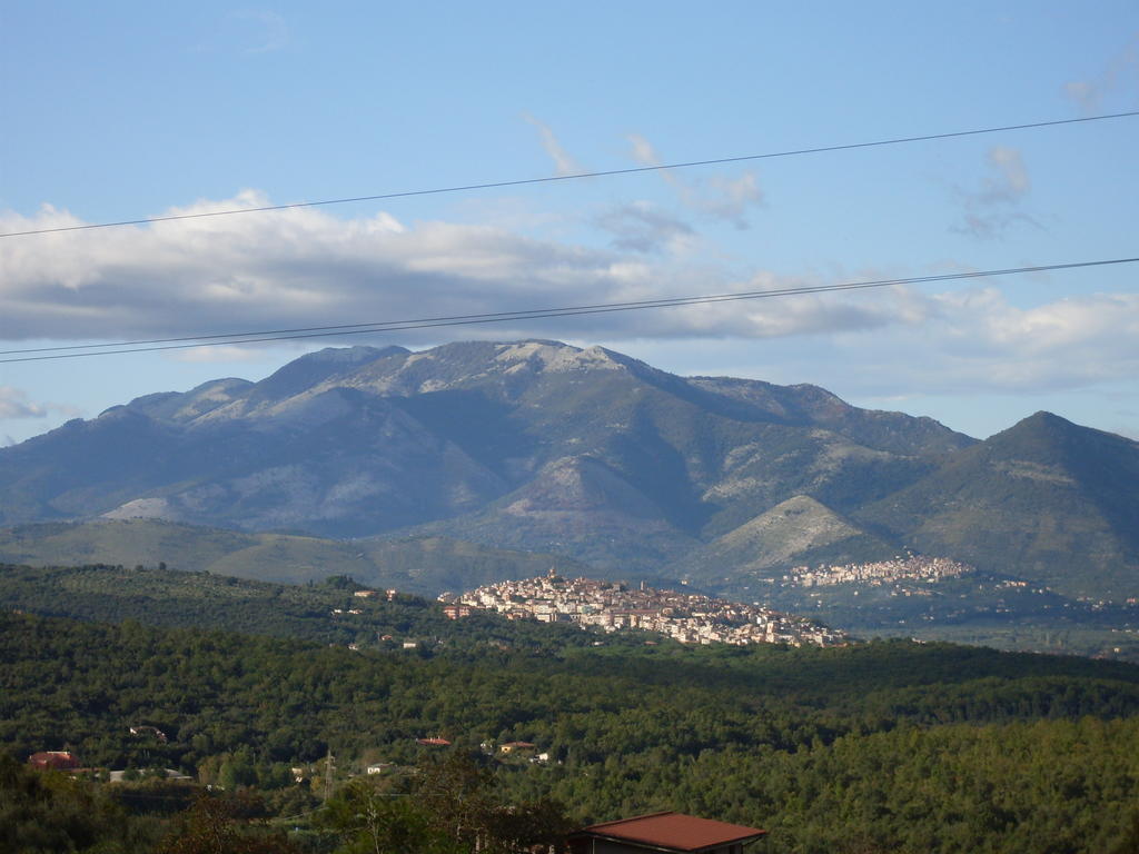 B&B H.M. Sonnino Bagian luar foto